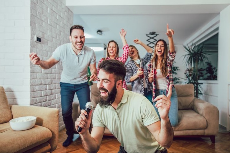 How To Set Up A Karaoke Party At Home? ~ Barcroft Hall